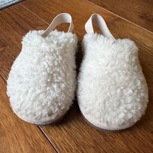 Cupcakes and Cashmere Cozy Cream Kids Clog